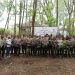 Polres Batu Menggelar Kegiatan Bakti Kesehatan, Bakti Sosial, dan Penanaman Pohon di Wisata Coban Talun