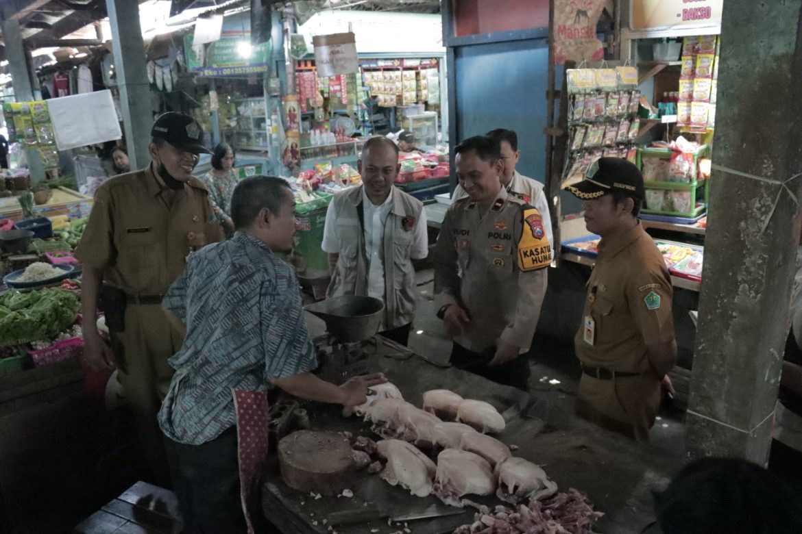 Harga Beras Premium Mulai Turun, Satgas Pangan Polresta Malang Kota bersama Disperindag Terus Pantau Pasar