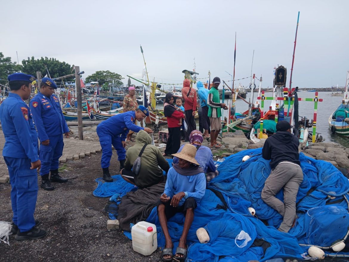Cegah Laka Laut Satpaolairud Polres Situbondo Himbau Nelayan Tingkatkan Kewaspadaan