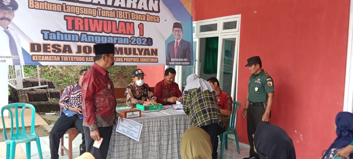 Babinsa Koramil 0818/30 Dampingi Penyaluran Bantuan Langsung Tunai Dana Desa di Desa Jogomulyono