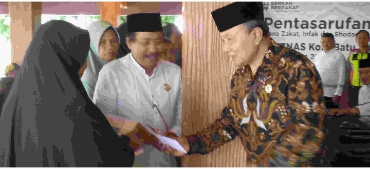 Baznas Kota Batu Salurkan Zakat, Infak, dan Shodaqoh kepada Warga di Kelurahan Temas