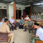 Kapolsek Tumpang Merespon Langsung Saran dan Keluhan masyarakat Melalui Jumat Curhat