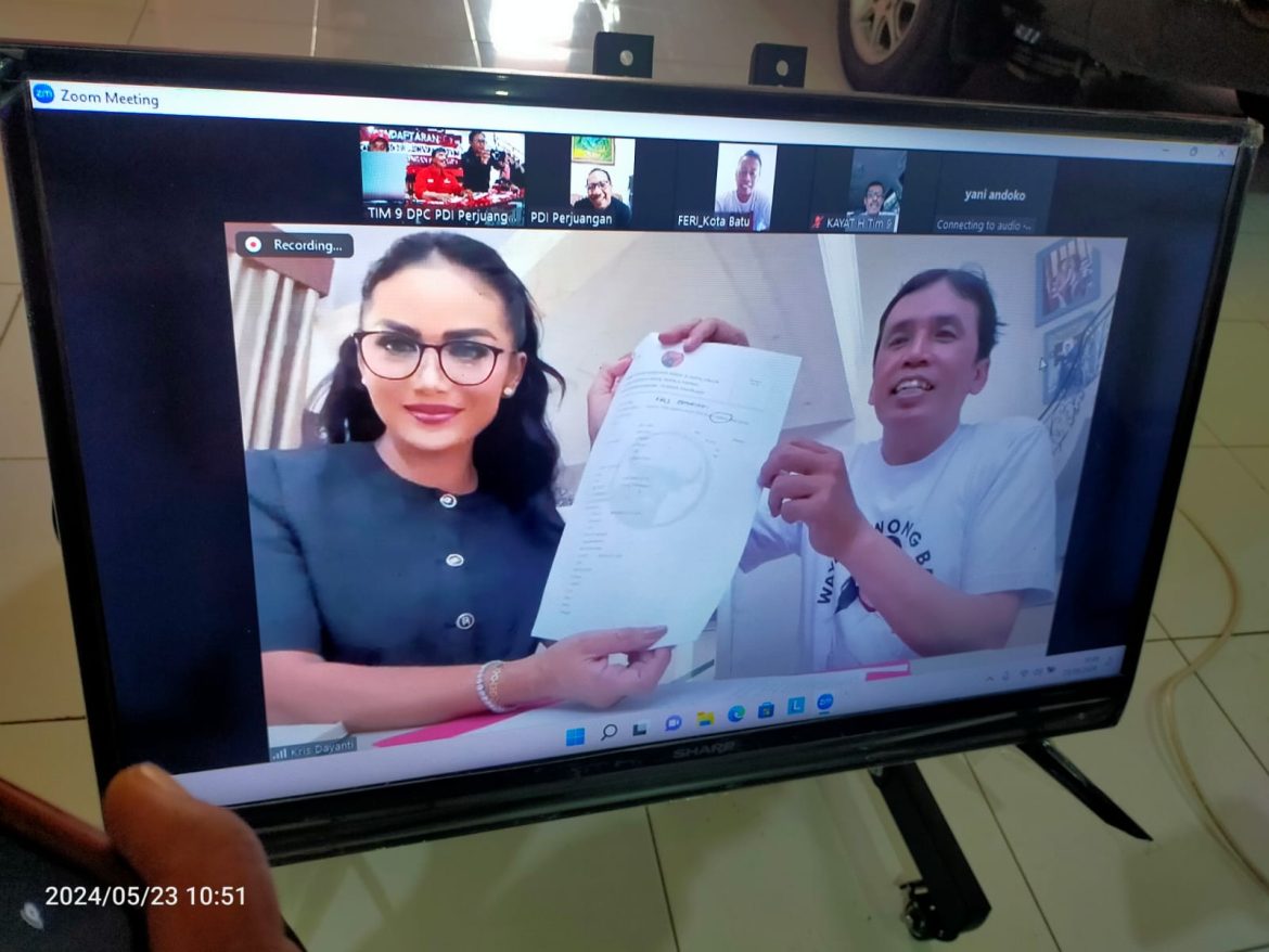 Kris Dayanti Kembalikan Formulir Bacawali ke DPC PDI-P Kota Batu Melalui Virtual Zoom