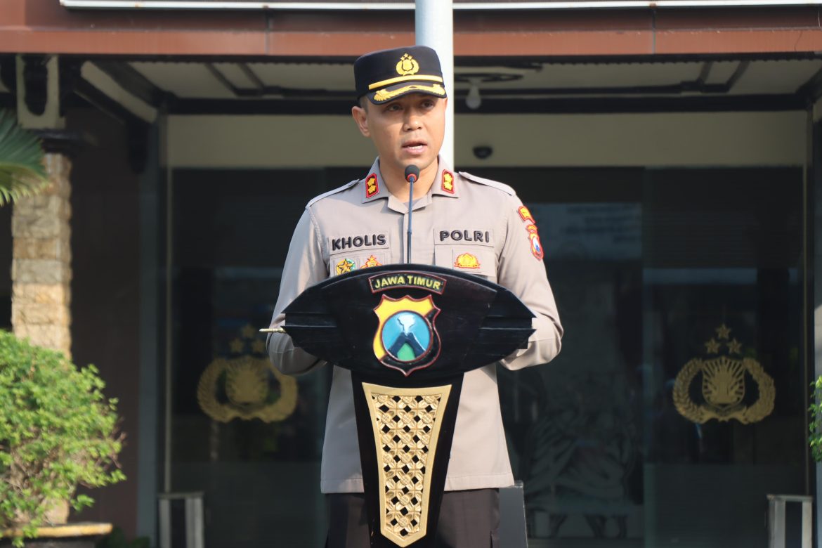 Polres Malang Distribusikan 123 Unit HP Motorola LEX 11 kepada Bhabinkamtibmas