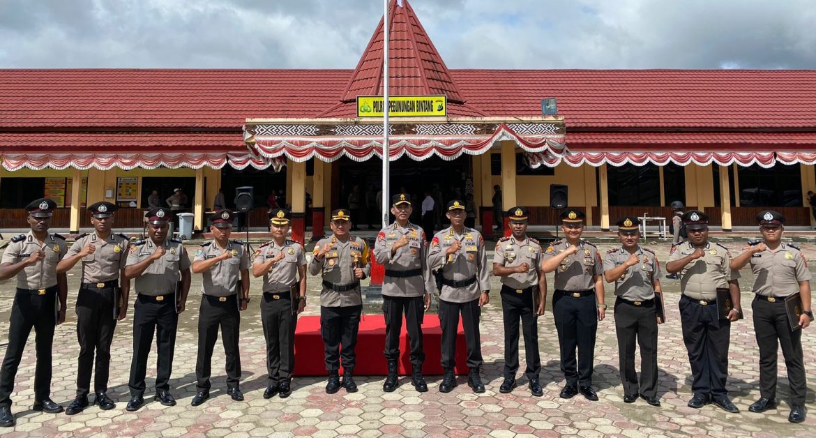 Sejumlah Polisi di Pegunungan Bintang Diganjar Pin Emas Kapolri hingga KPLB