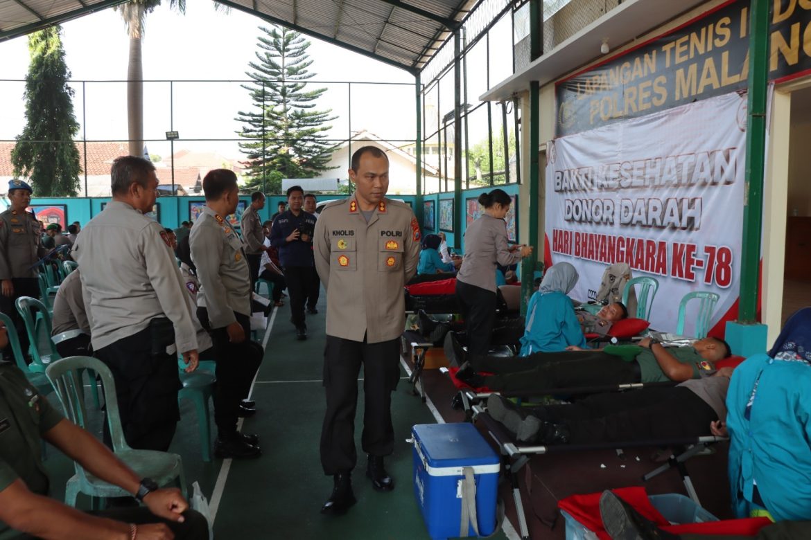 Donor Darah Massal Meriahkan Hari Bhayangkara ke-78 di Malang