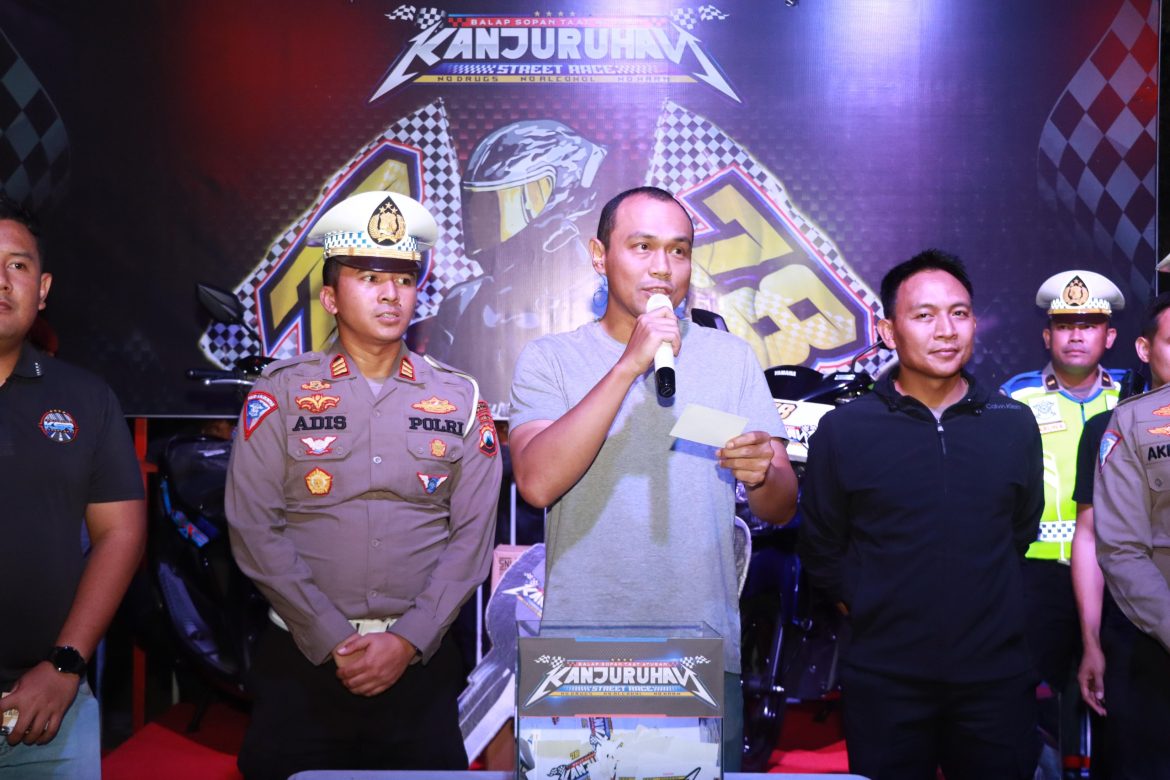 Kapolres Malang Berikan Hadiah 2 Unit Motor di Kanjuruhan Street Race Seri 18