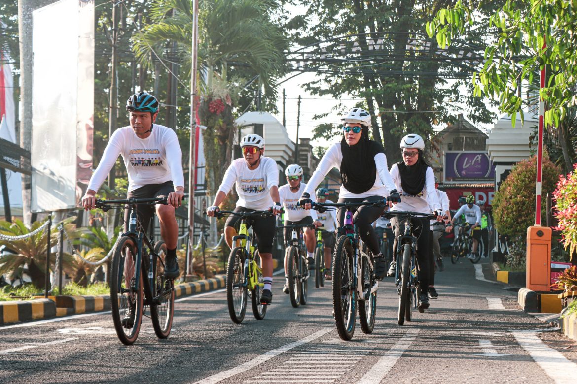 Kapolres Malang Gelar Gowes Bareng Jurnalis untuk Sambut Hari Bhayangkara ke-78
