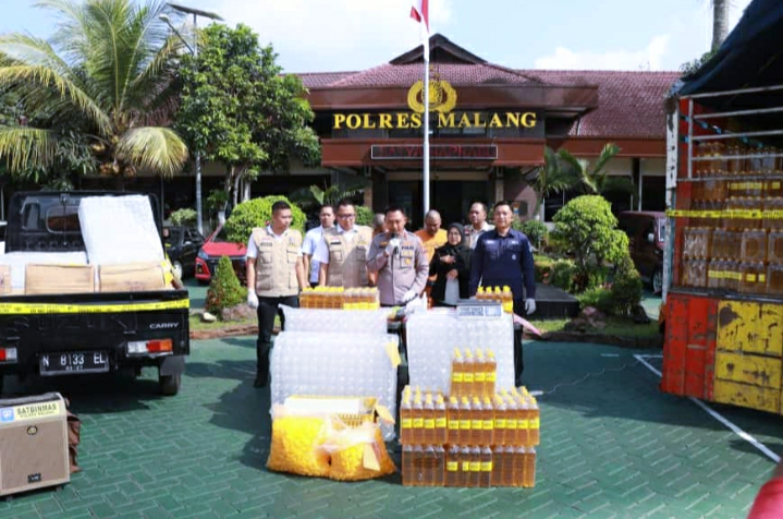 Polres Malang Geledah Pabrik Minyakita Palsu