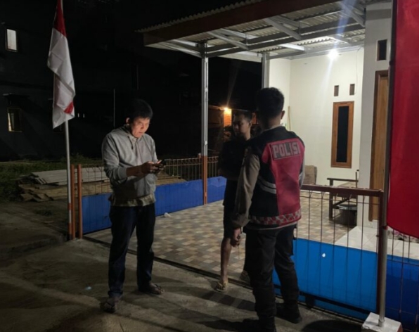 Beri Pesan Kamtibmas Kepada Warga Anggota Polsek Kromengan Laksanakan Patroli Malam