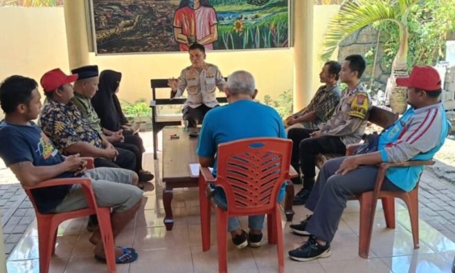 Kapolsek Pagelaran bersama Anggota Gelar JUM’AT CURHAT Berdiskusi bersama Warga Desa Sidorejo