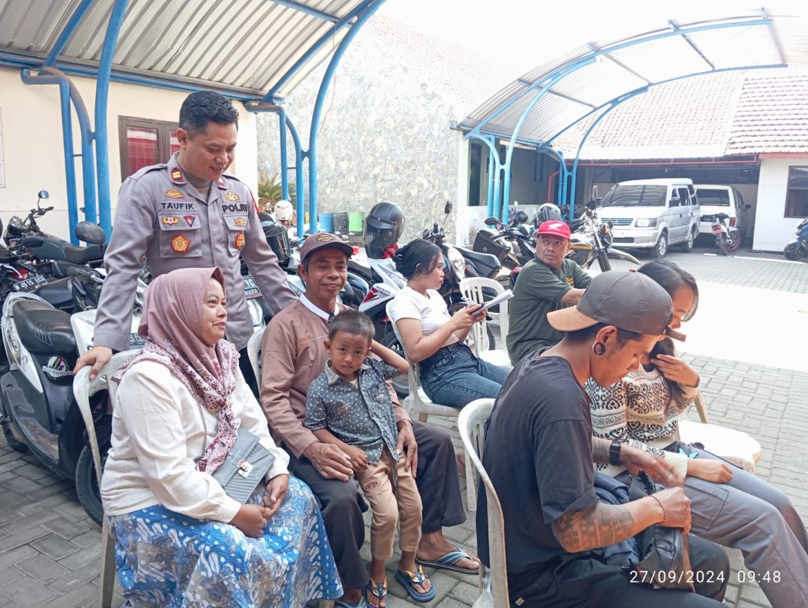 Kapolsek Dampit “Sapa Pagi Kamtibmas” Bersama Masyarakat Dampit
