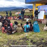 Tingkatkan SDM Anak - Anak Pedalaman Papua dengan Belajar bersama Bapak Yakop Putih