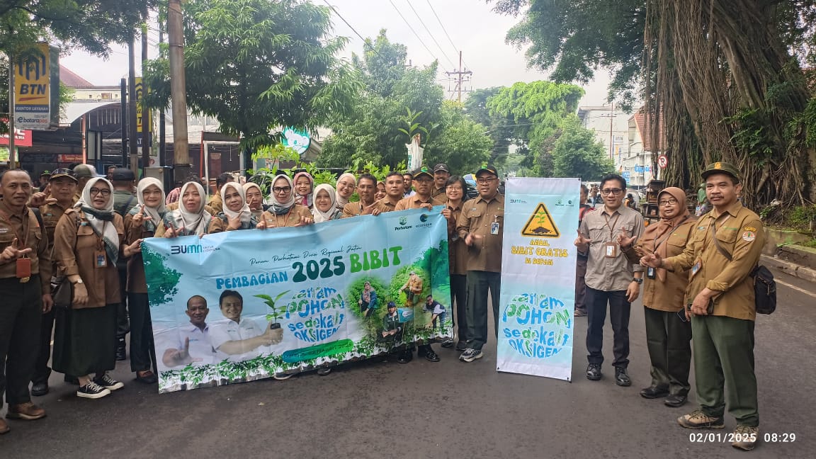 Awal Tahun 2025, Perhutani Bagikan Ribuan Bibit