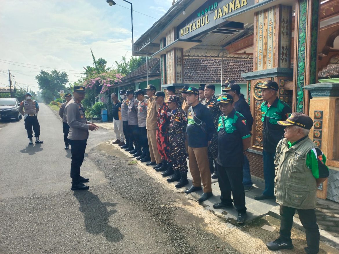 Kapolsek Pagelaran Pimpin Apel Gabungan Kesiapan Bersih-Bersih Tempat Ibadah dalam Rangka Bakti Religi
