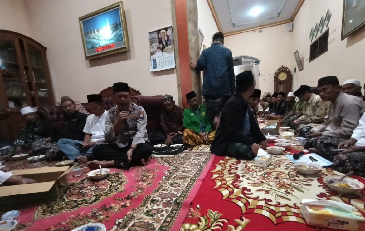 Muspika Kecamatan Pagelaran bersama MWC NU Silaturahmi ke Kediaman KH. Abid Muhaimin di Desa Karangsuko, Gelar Buka Puasa bersama