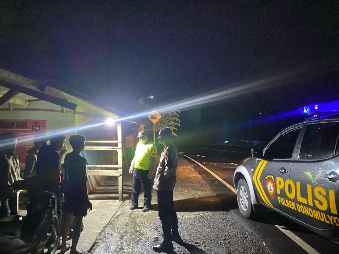 Patroli Dialogis Malam Hari Titipkan Pesan Dan Imbauan Kamtibmas Kepada Warga