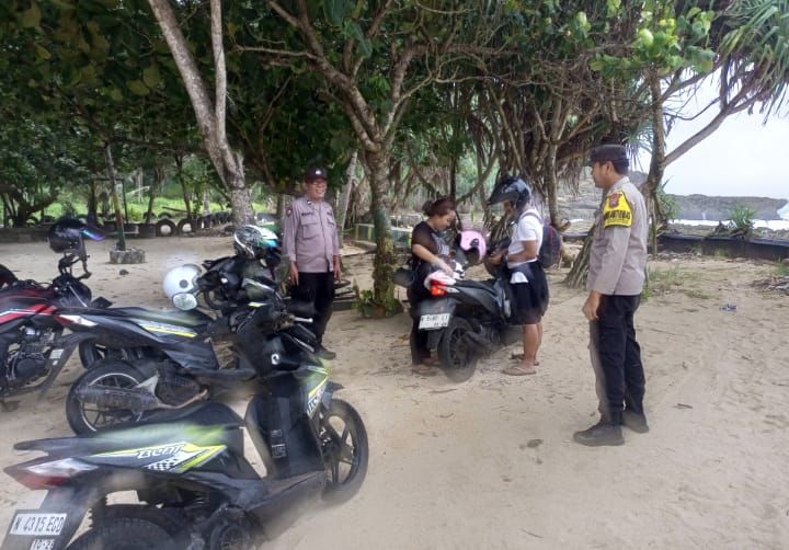 Anggota Polsek Donomulyo Laksanakan kegiatan Patroli Tempat Wisata di Daerah Hukum Polsek Donomulyo