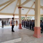 Bhabinkamtibmas Polsek Wajak Berikan Pelatihan Tugas Linmas di Desa Blayu