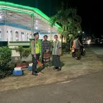 Anggota Polsek Donomulyo Laksanakan Pengamanan Sholat Tarawih Pastikan Berjalan Aman dan Lancar