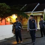 Kapolsek Wajak bersama Banser Turun Langsung Patroli di Kawasan Perumahan