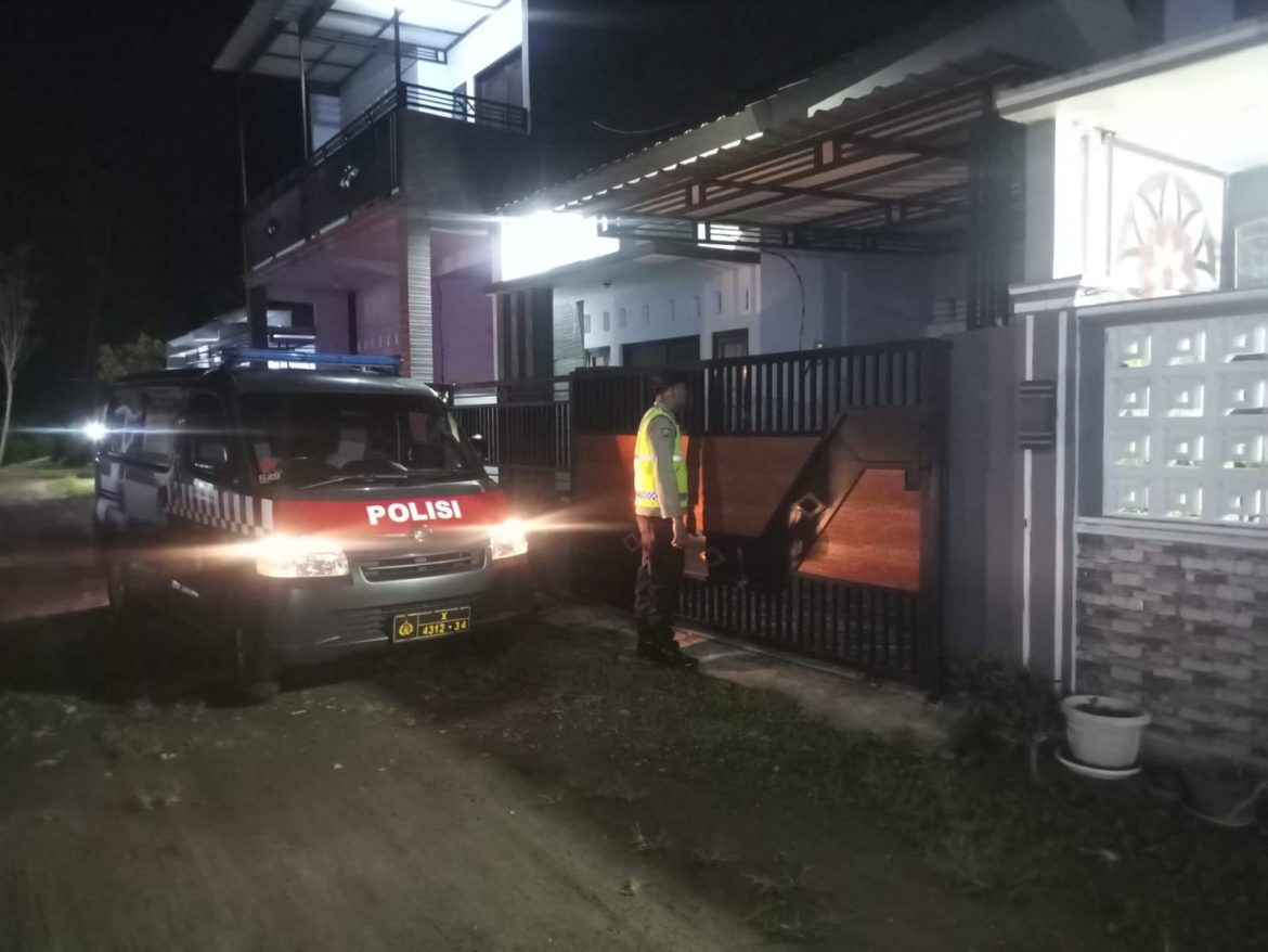 Polsek Donomulyo Laksanakan Patroli Rumah Kosong yang di tinggal Mudik Lebaran 1446 H / 2025