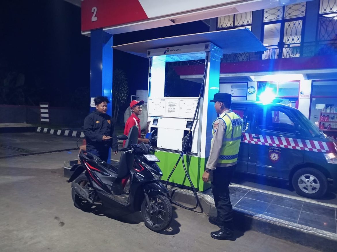 Anggota Polsek Donomulyo Patroli Siang Hari Antisipasi Tindak Kejahatan Ke SPBU