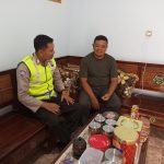 Bhabinkamtibmas Desa Tulungrejo Laksanakan Sambang ke Perangkat Desa Binaanya