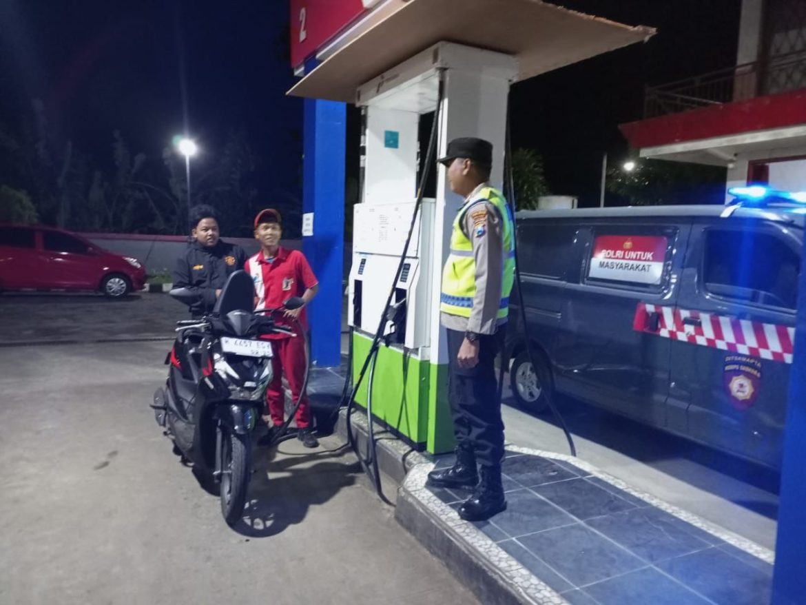 Anggota Polsek Donomulyo Patroli Siang Hari Antisipasi Tindak Kejahatan Ke SPBU