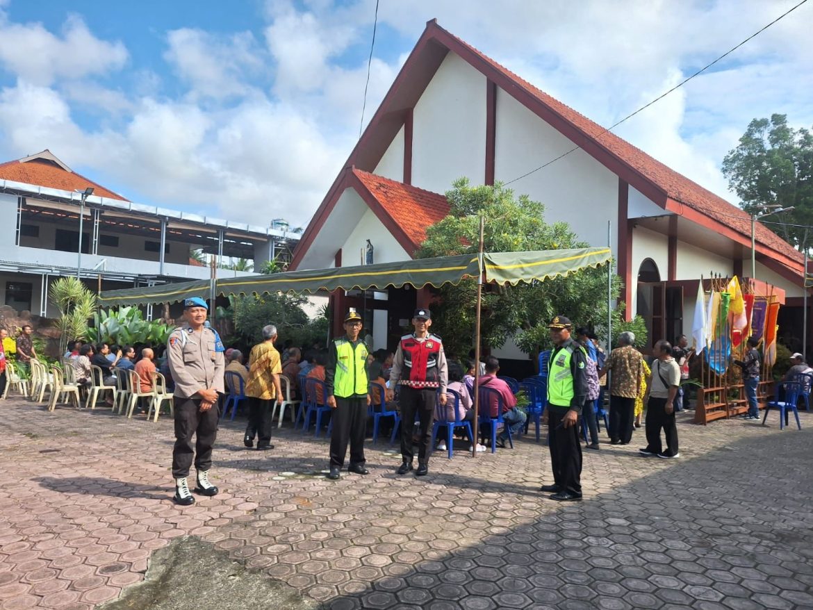 Polsek Donomulyo Laksanakan Pengamanan Ibadah Paskah 2025 di Gereja Ratu Damai