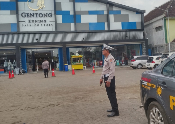 Polsek Gondanglegi Laksanakan Patroli ke Area Pertokoan Gentong Kuning