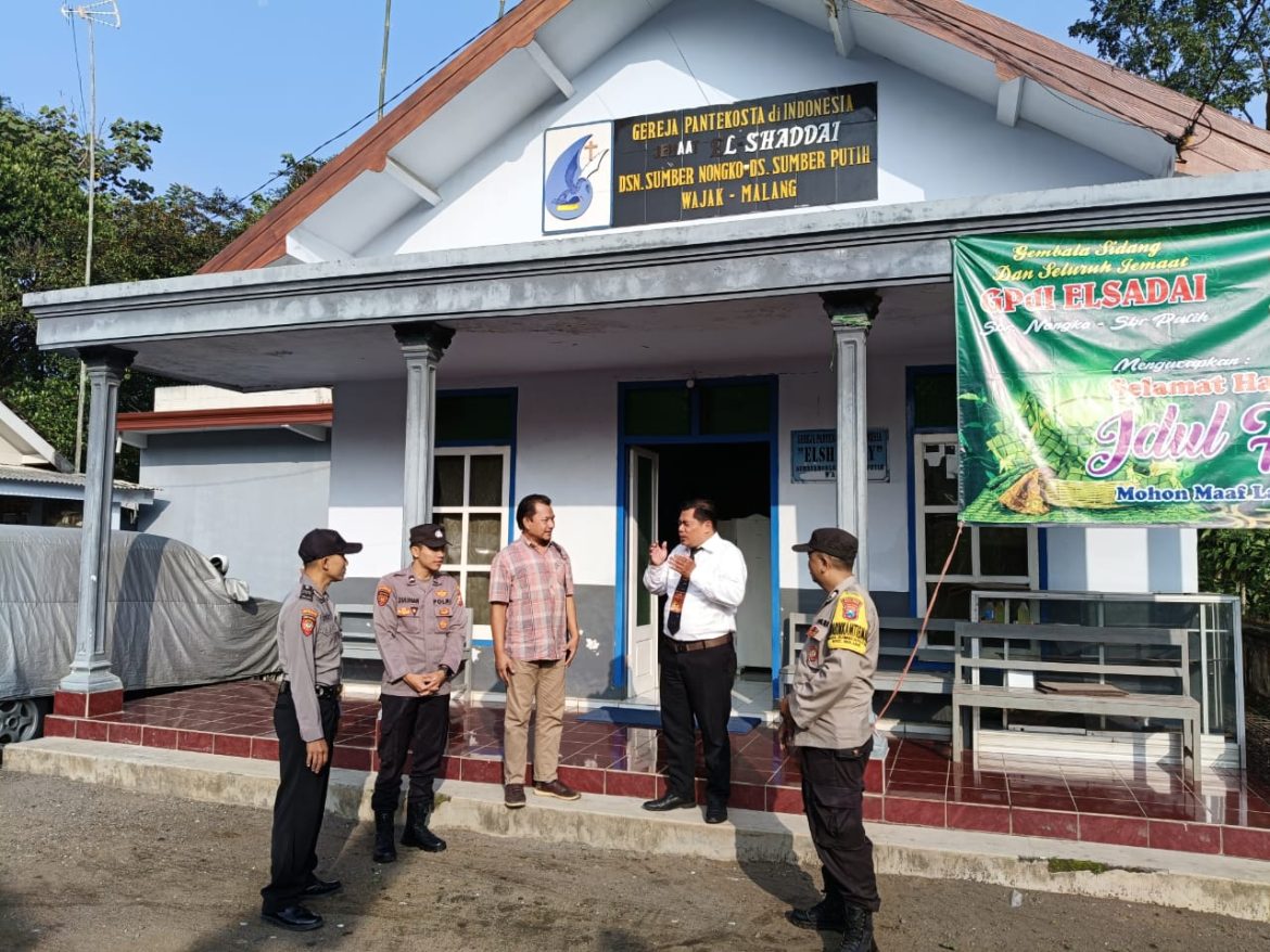 Polsek Wajak Lakukan Pengamanan Ibadah Jumat Agung di Gereja Pantekosta di indonesia (GPDI) El-Saddai