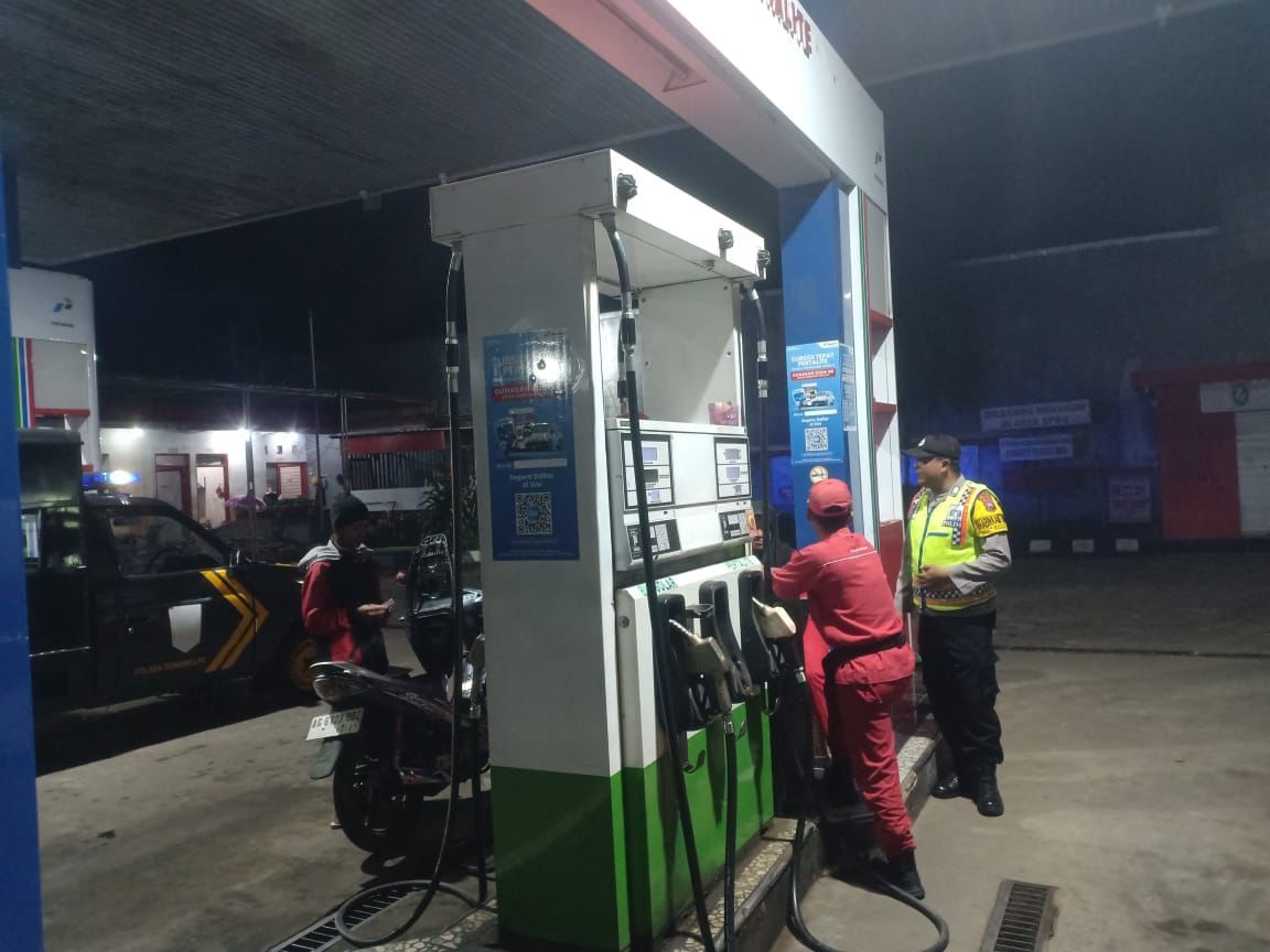 Polsek Donomulyo Laksanakan Patroli Malam Hari di SPBU untuk Cegah Gangguan Kamtibmas