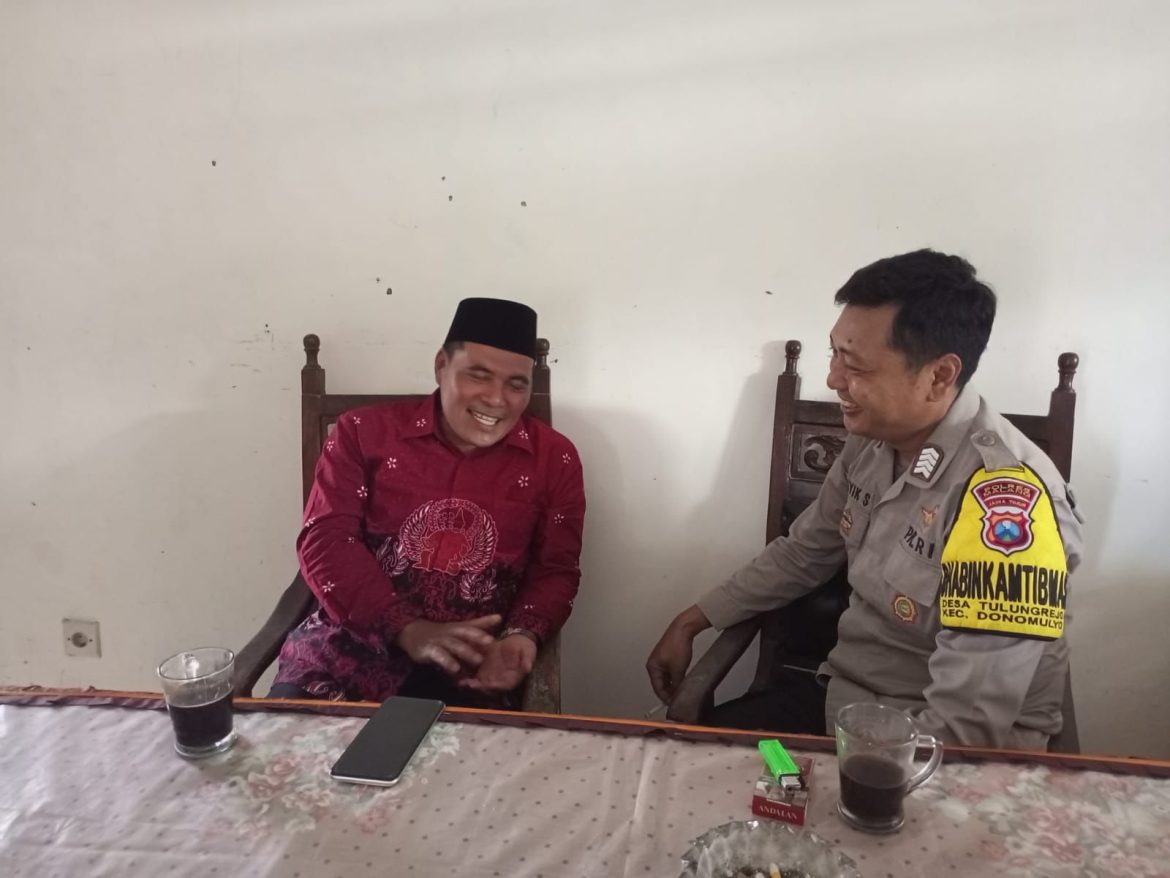 Bripka Ayik Suyoko Jalin Silaturahmi dengan Tokoh Masyarakat Desa Tempursari