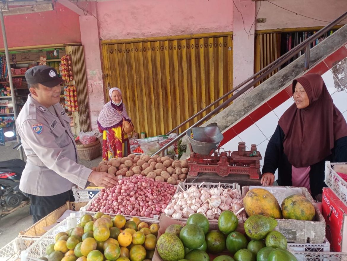 Polsek Donomulyo Gelar Patroli Dialogis di Pasar Donomulyo