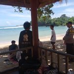 Polsek Donomulyo Laksanakan Patroli di Tempat Wisata Pantai Ngliyep, Desa Kedungsalam