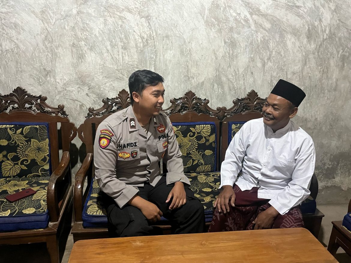 Bhabinkamtibmas Desa Tempursari Laksanakan DDS ke Rumah Warga