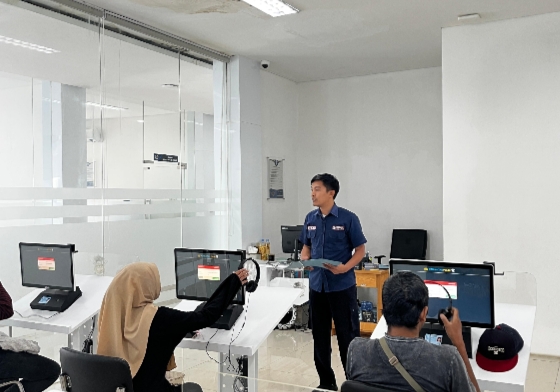 Warga Bandungrejo Bantur Buat SIM di Satpas Prototype Polres Malang