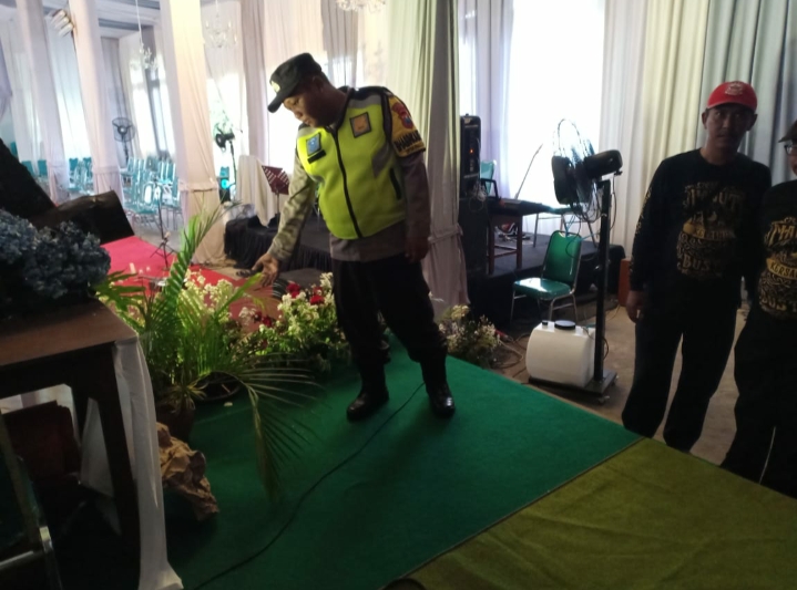 Sterilisasi GKJW Suwaru, Polsek Pagelaran Pastikan Keamanan Jelang Paskah