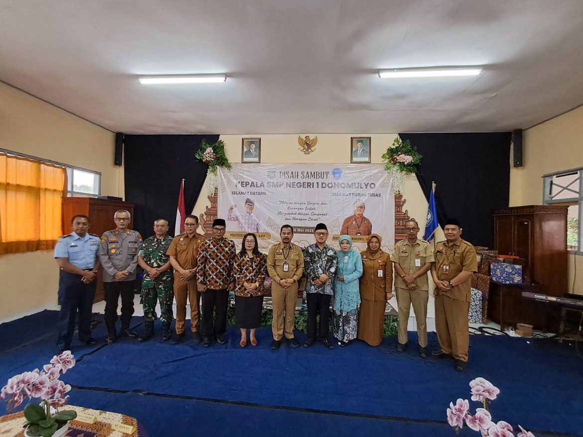 Kapolsek Donomulyo Beserta Muspika Hadiri Acara Pisah Sambut Kepala Sekolah SMPN 1 Donomulyo