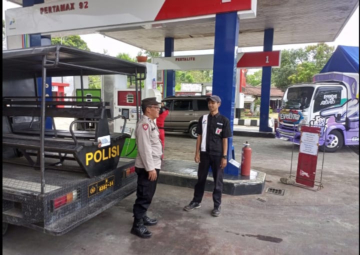 Cegah Aksi Kejahatan Siang hari, Polsek Donomulyo Laksanakan Patroli di SPBU