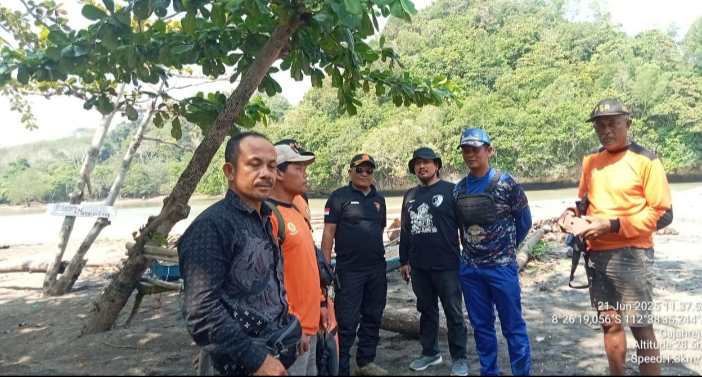 Polres Malang dan SAR Gabungan Cari Mahasiswa Terseret Arus di Pantai Ungapan