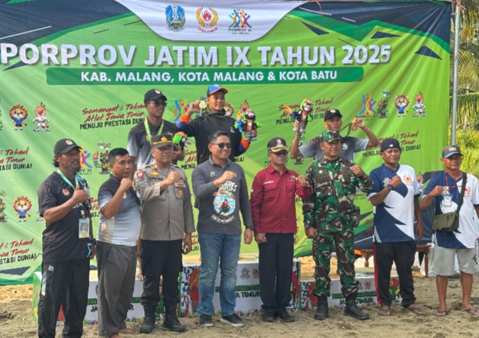 Kapolres Malang Tinjau Langsung Porprov Selancar Ombak di Wediawu, Pastikan Keamanan dan Dukung Atlet Lokal