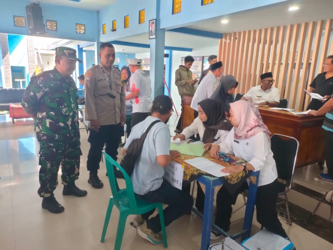 Polsek Turen Laksanakan Kegiatan Monitoring Penyerahan Sertifikat Hasil PTSL di Balai Desa Gedongwetan