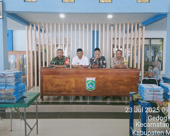 Polsek Turen Laksanakan Kegiatan Monitoring Penyerahan Sertifikat Hasil PTSL di Balai Desa Gedongwetan