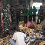 TNI dan Warga Bersatu Jaga Laut, Danrem 083/Baladhika Jaya Pimpin Kegiatan Hari Kedua di Sendang Biru