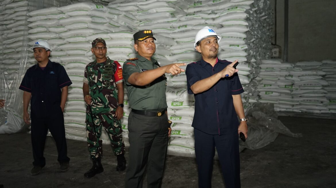 Danrem 083/Baladhika Jaya Tinjau Pabrik Gula Kebon Agung, Tegaskan Komitmen TNI dalam Gugus Tugas Kedaulatan Pangan