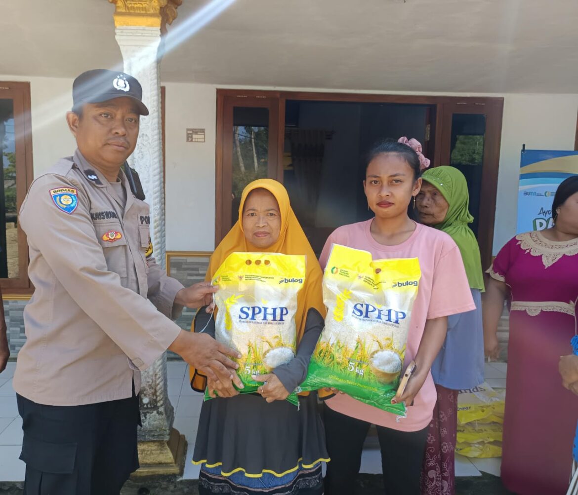 Polsek Gedangan Gelar Pasar Murah Dua Ton Beras, Kurang Satu Jam Beras Ludes Terjual