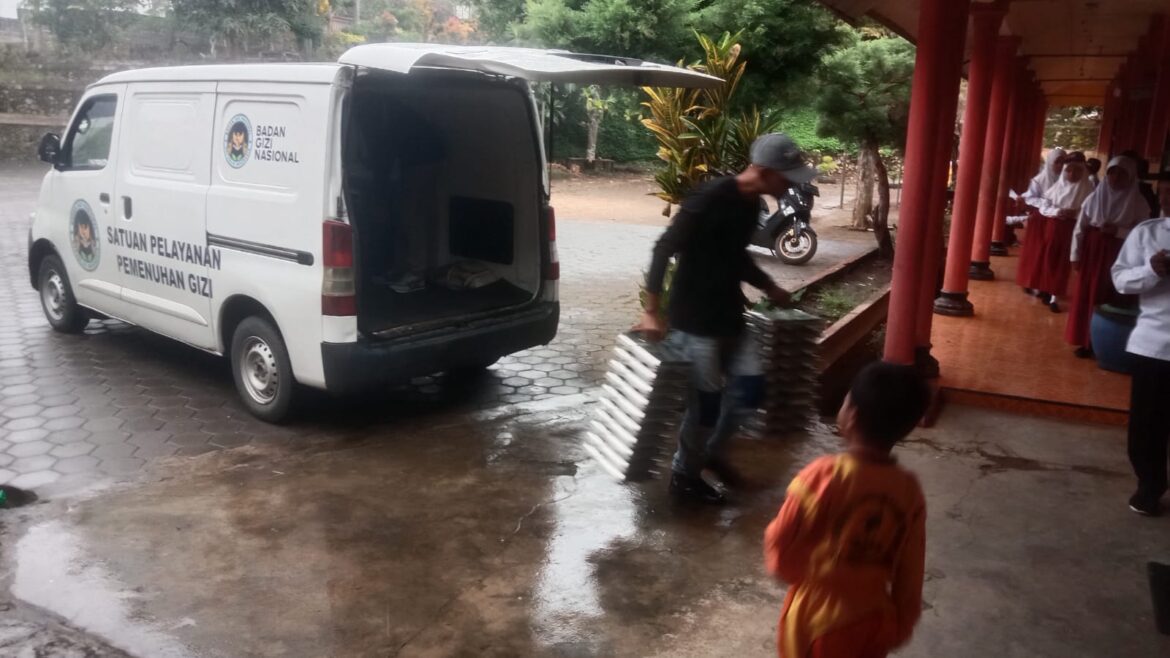 Menengok Proses Pendistribusian MBG di SDN 2 Sumawe