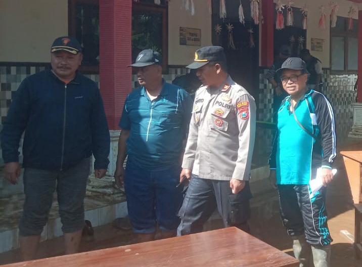 Banjir Sitiarjo, Polri bersama TNI dan Perhutani Bersihkan Sisa Banjir